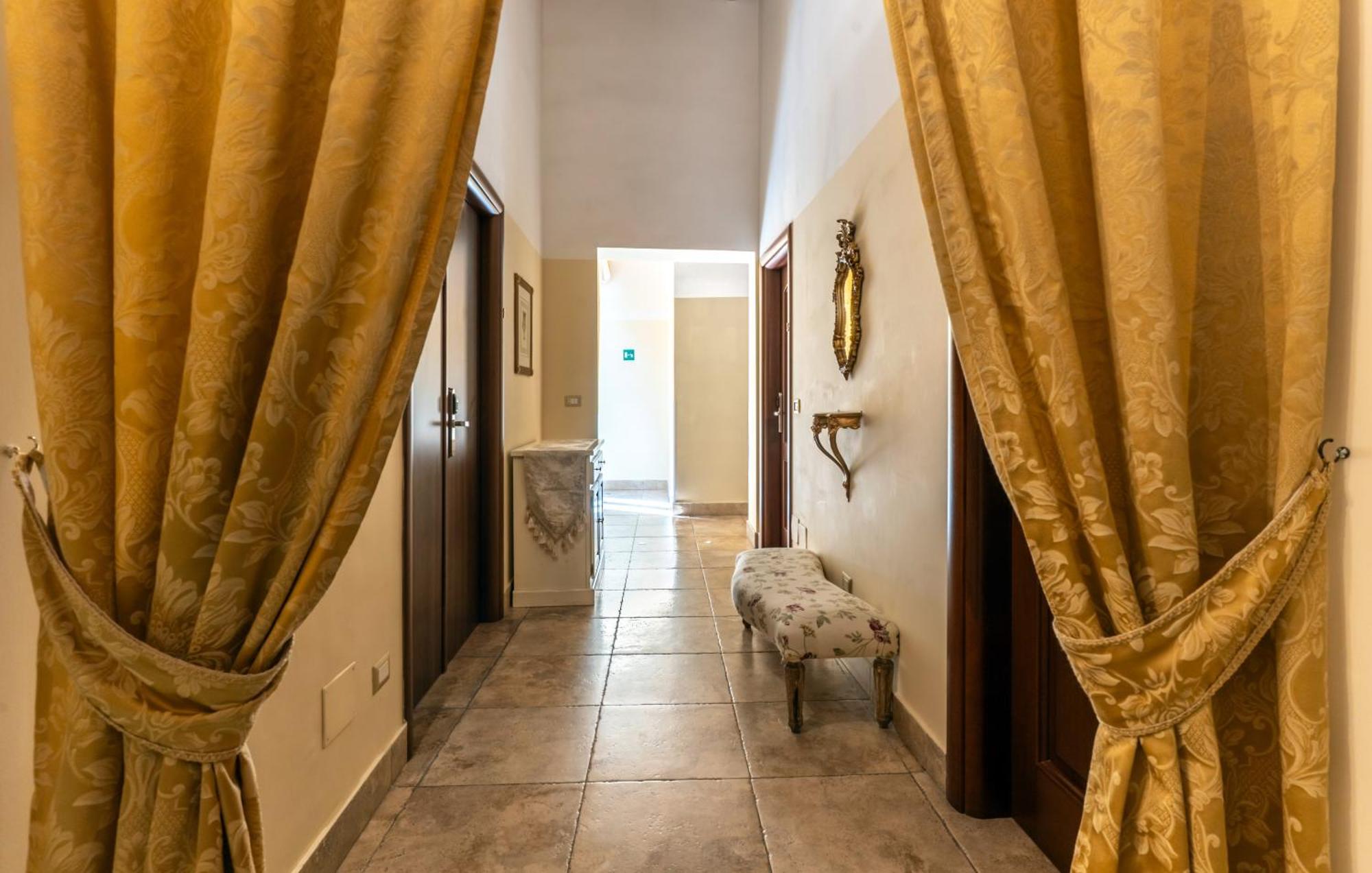 Le Clarisse Hotel *